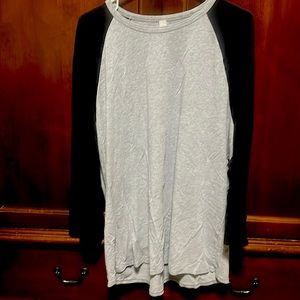 Lululemon Men’s Brodhi shirt. Gray with black sleeves.